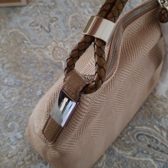 Michael Kors Skorpios Woven Shoulder Bag - Picture 4 of 8